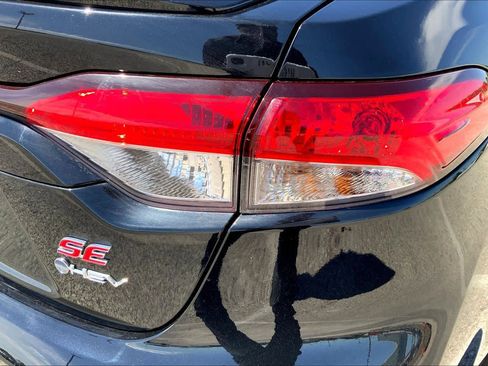 Used 2025 Toyota Corolla SE w/ SE Premium Package image 30