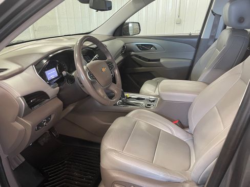 Used 2020 Chevrolet Traverse LT w/ LT Premium Package image 12