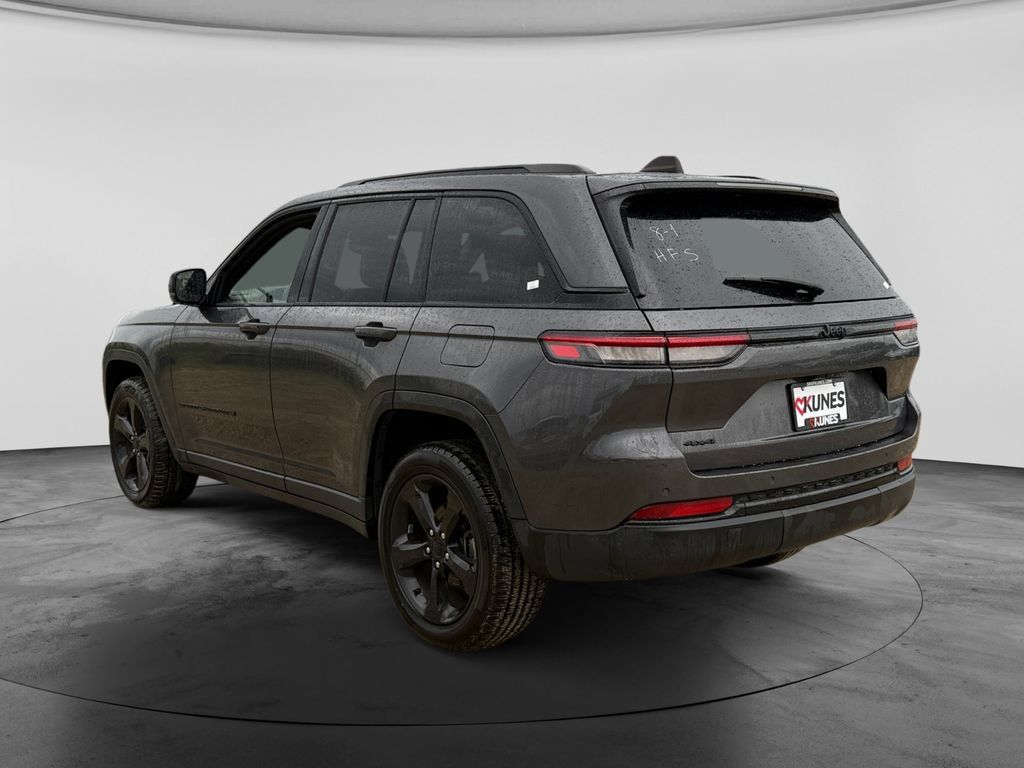 Used 2023 Jeep Grand Cherokee Altitude AWD/4WD image 8