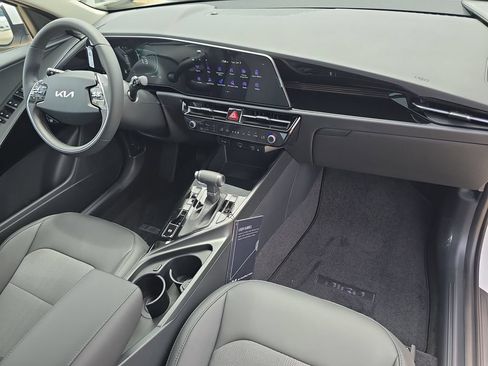 New 2026 Kia Niro EX FWD image 11