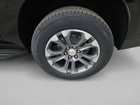 New 2026 Chevrolet Suburban LS image 8