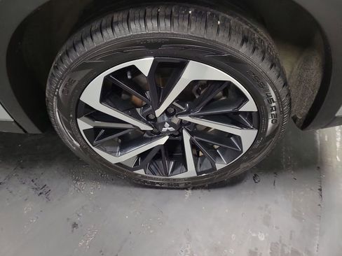 Used 2022 Mitsubishi Outlander SE image 10