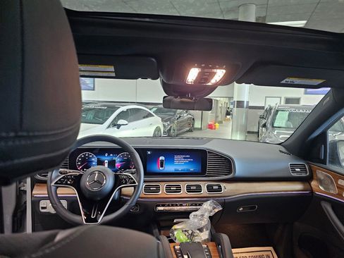 Used 2025 Mercedes-Benz GLE 450 4MATIC image 9
