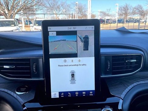 Used 2022 Ford Explorer Platinum w/ Technology Package image 19