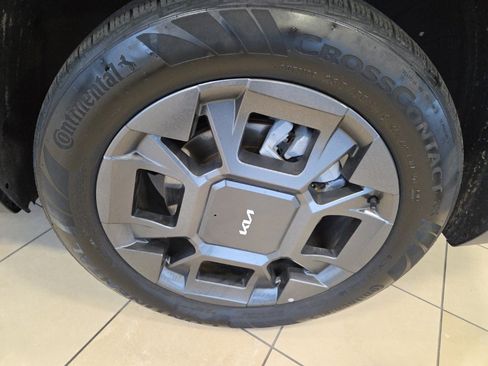 Used 2025 Kia Carnival SX image 10