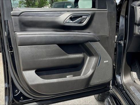 Used 2021 GMC Yukon SLT w/ SLT Premium Package image 17