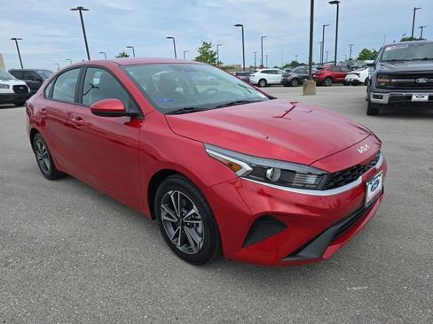 Used 2024 Kia Forte LXS FWD image 7