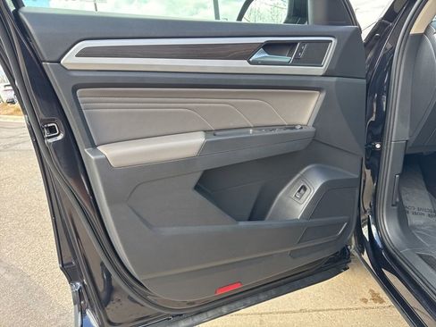 Used 2023 Volkswagen Atlas SE w/ Panoramic Sunroof Package image 11