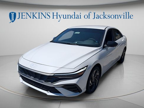 New 2025 Hyundai Elantra SEL FWD image 7