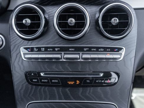 Used 2019 Mercedes-Benz GLC 300 4MATIC w/ Premium Package image 29