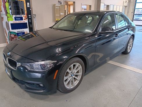 Used 2018 BMW 320i xDrive Sedan image 6