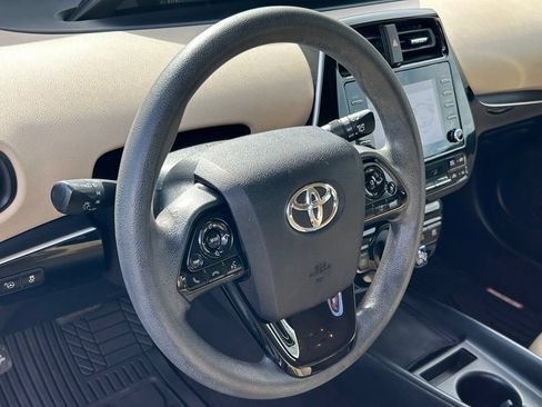 Used 2021 Toyota Prius LE FWD image 17