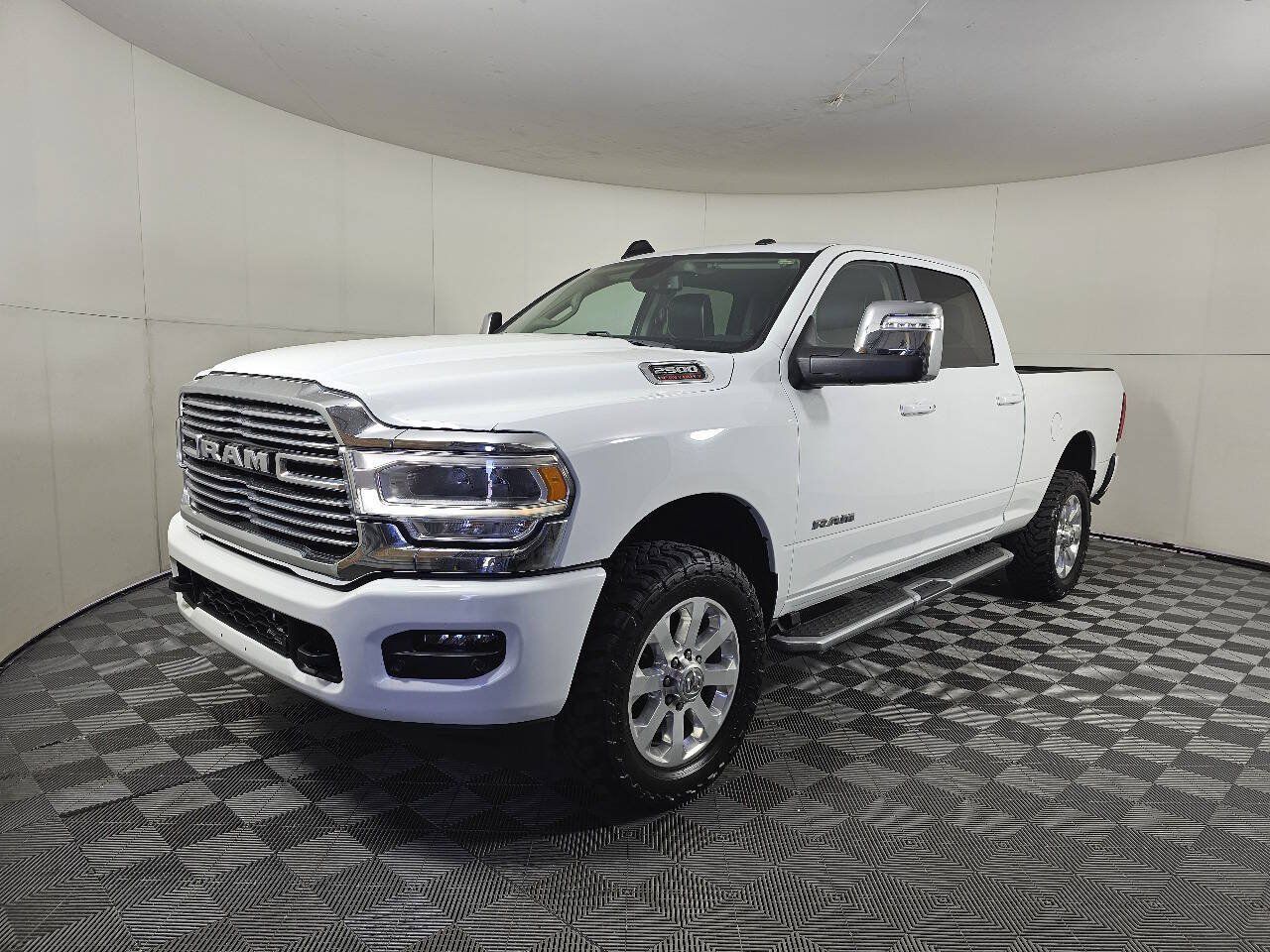 Used 2023 RAM 2500 Laramie AWD/4WD image 5