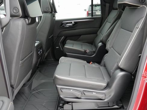New 2026 Chevrolet Suburban Premier AWD/4WD image 28