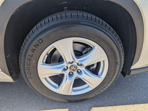 Used 2023 Toyota Highlander L image 9