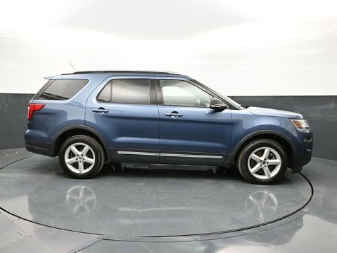 Used 2019 Ford Explorer XLT w/ Equipment Group 201A image 4