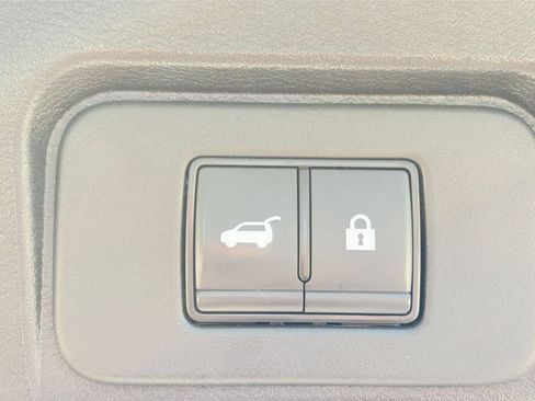 Used 2025 Nissan Rogue SV AWD/4WD image 24