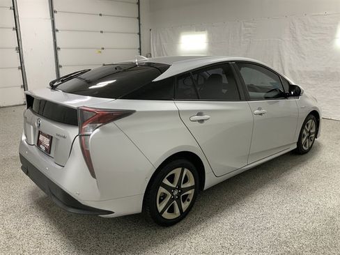 Used 2018 Toyota Prius Three image 5