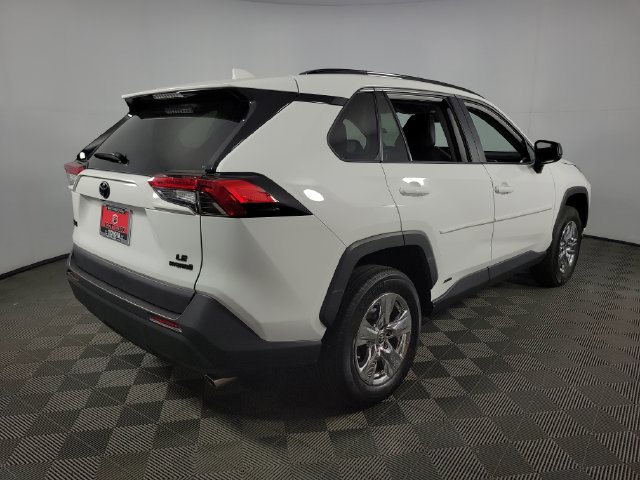 Used 2022 Toyota RAV4 LE AWD/4WD image 8