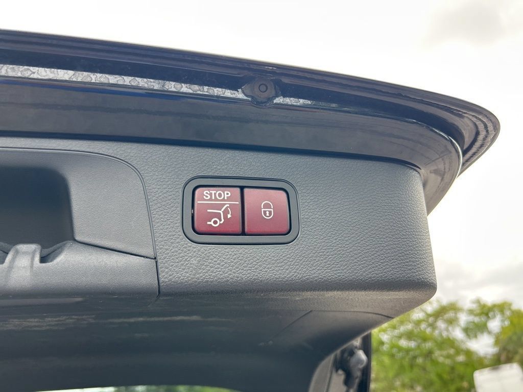 Used 2022 Mercedes-Benz GLC 300 image 29