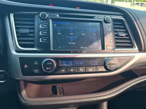 Certified 2019 Toyota Highlander XLE AWD/4WD image 29