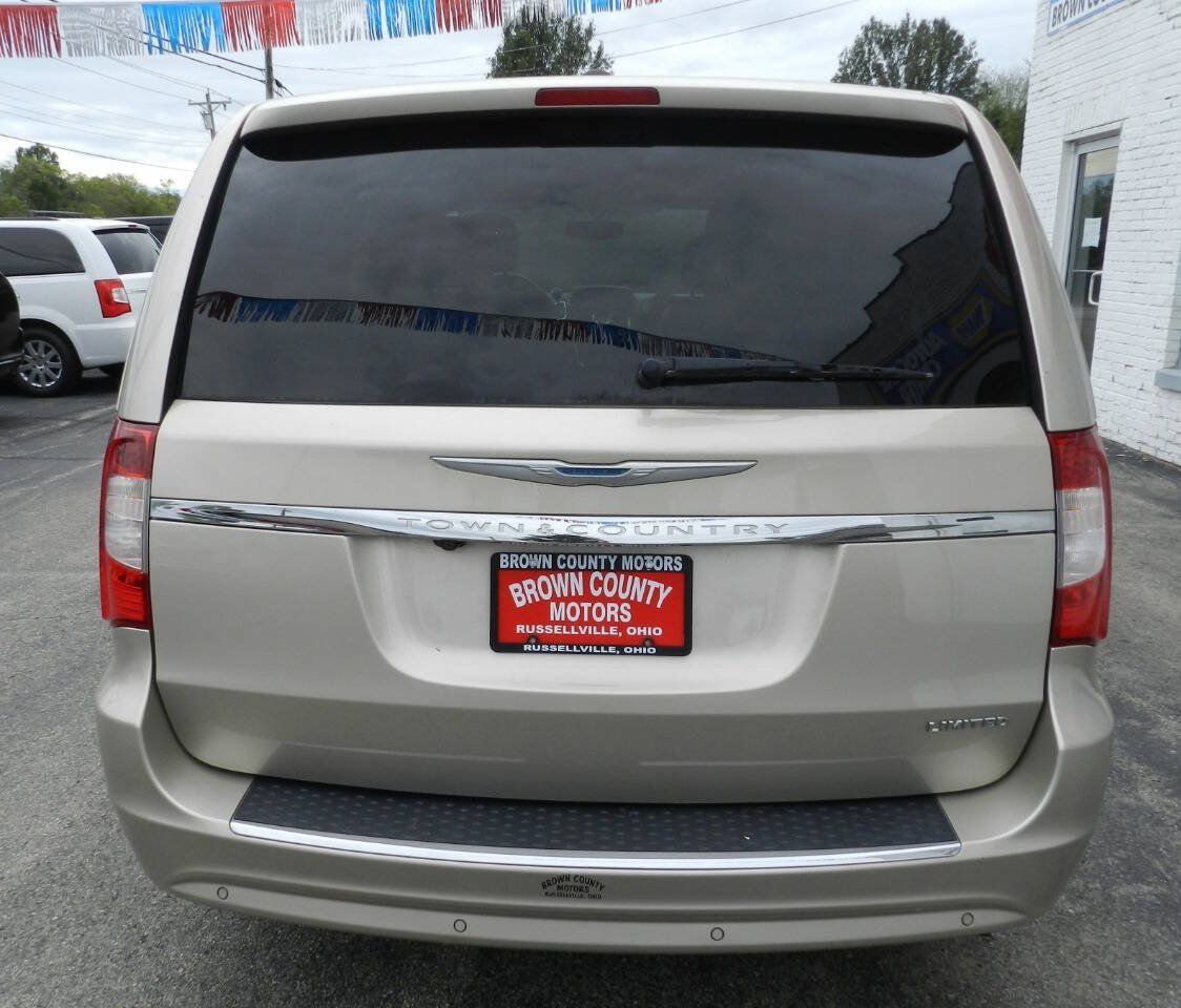 Used 2014 Chrysler Town & Country Limited w/ Luxury Group FWD image 7