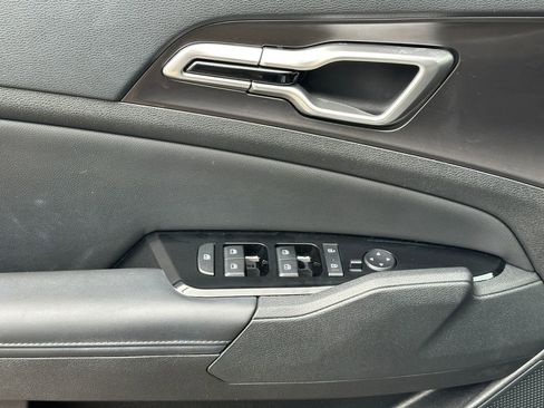 Used 2023 Kia Sportage EX image 18