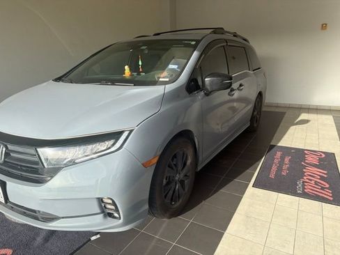 Used 2023 Honda Odyssey Sport image 2
