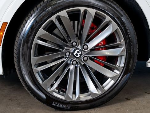 Used 2021 Bentley Bentayga Speed AWD/4WD image 18