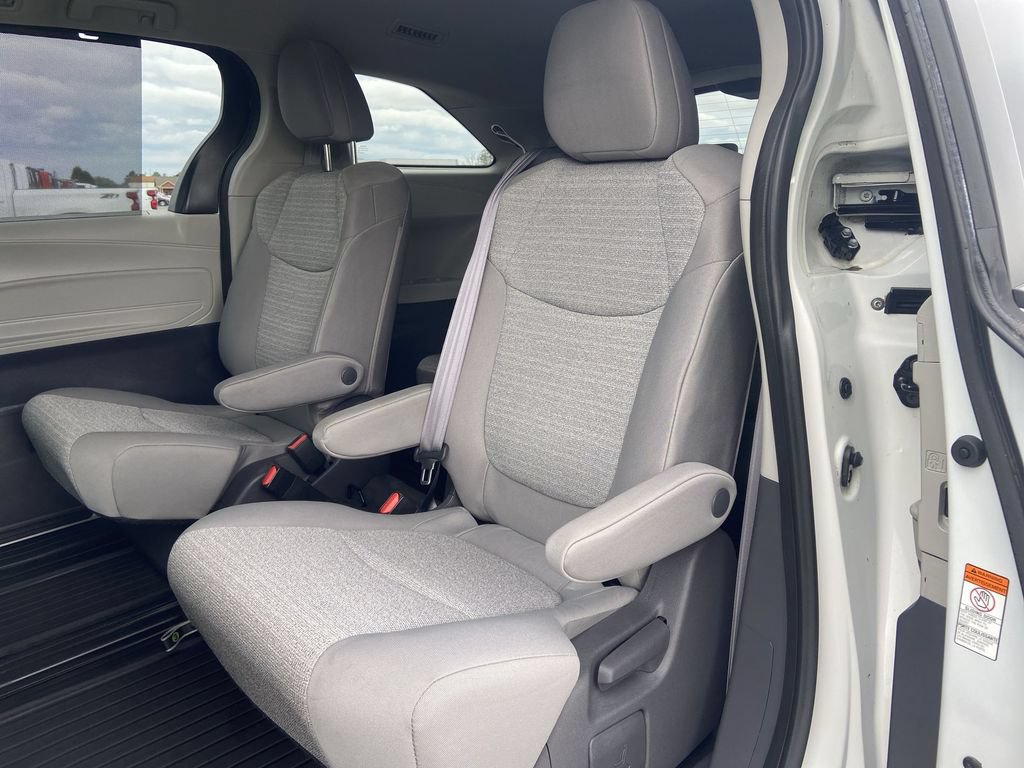Used 2021 Toyota Sienna LE FWD image 24