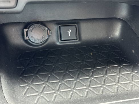 Used 2021 Toyota RAV4 XLE FWD image 24