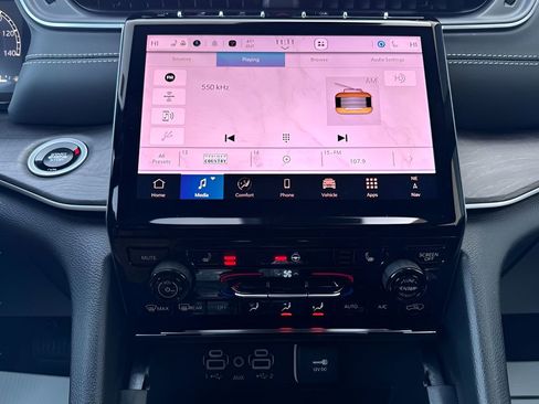 Used 2025 Jeep Grand Cherokee L Limited image 10