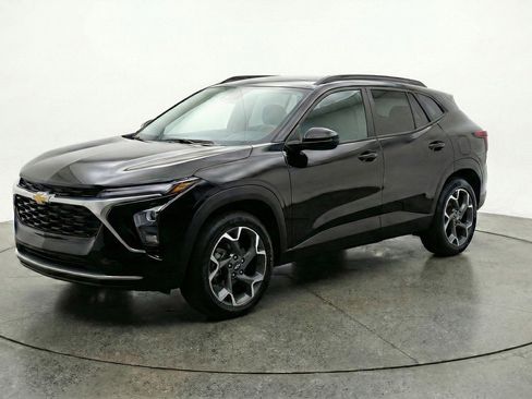 Used 2025 Chevrolet Trax LT image 3