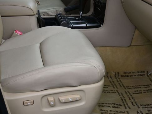 Used 2011 Lexus LX 570 4WD image 7