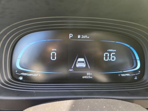 Used 2023 Hyundai Venue SEL FWD image 16