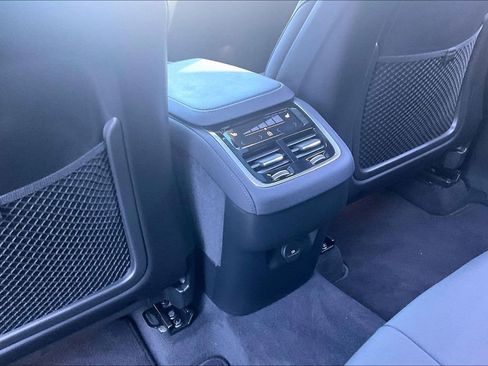 Used 2025 Volvo XC90 B6 Plus image 31