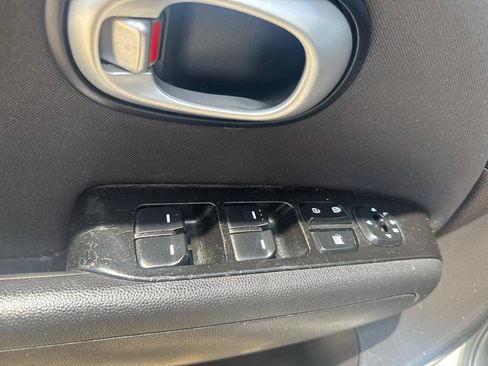 Used 2015 Kia Soul FWD image 10