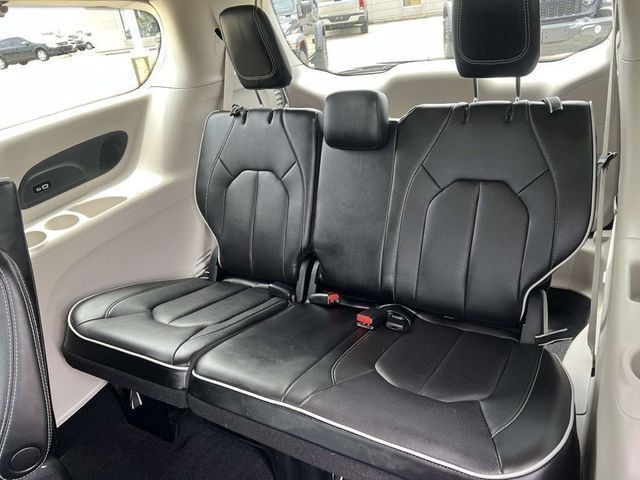 Used 2022 Chrysler Pacifica Limited FWD image 21