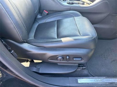 Used 2019 GMC Acadia SLT image 14