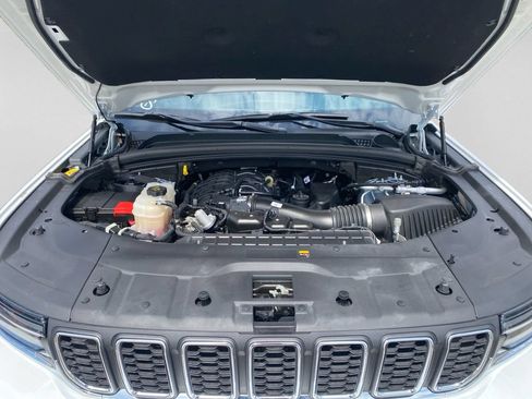Used 2025 Jeep Grand Cherokee L Laredo RWD image 29