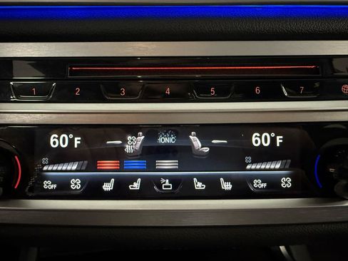 Used 2018 BMW 750i RWD image 27