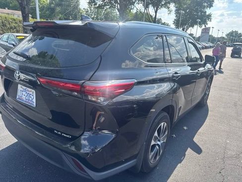 Used 2021 Toyota Highlander XLE AWD/4WD image 5