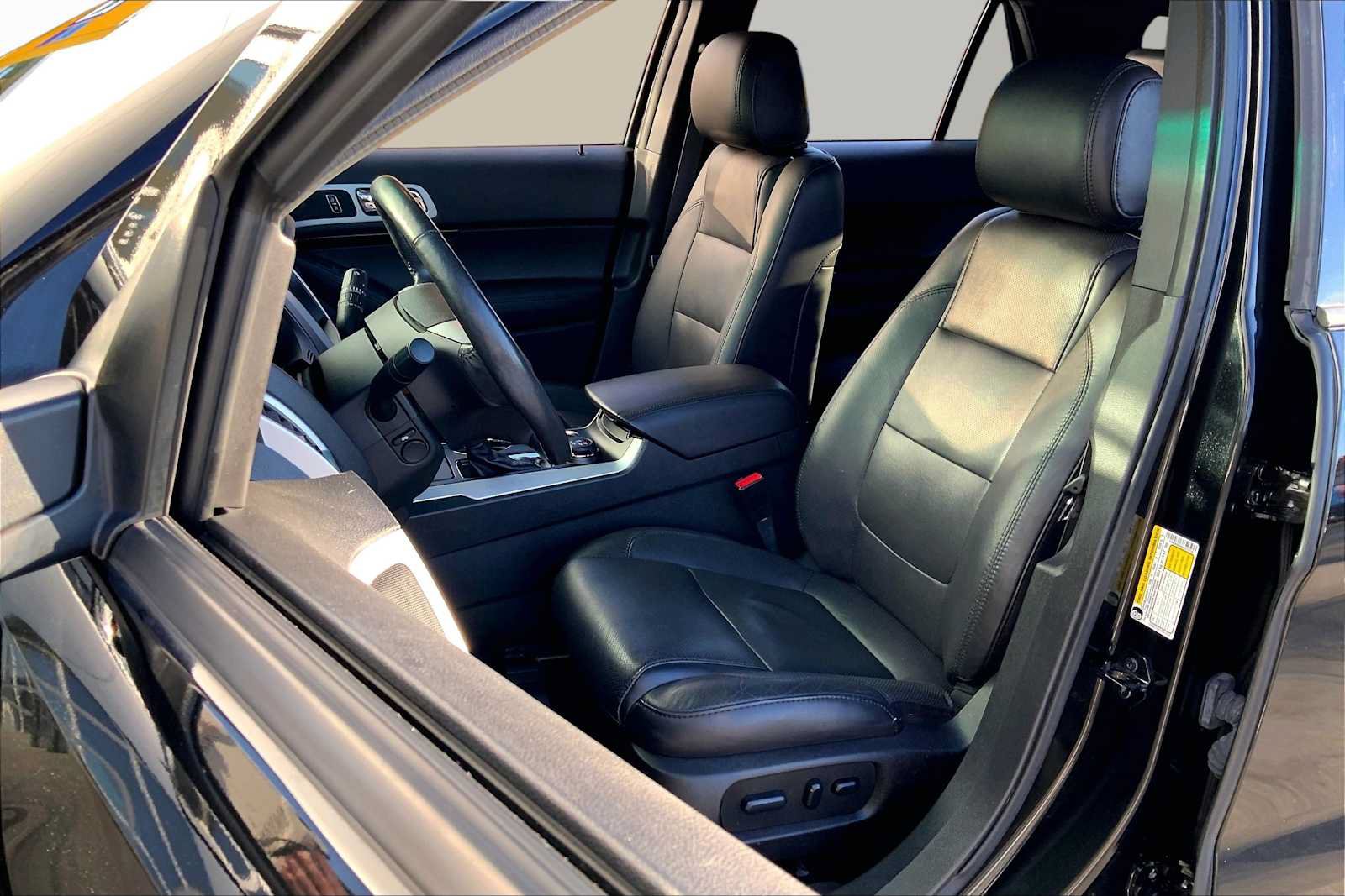 Used 2015 Ford Explorer Limited w/ Equipment Group 302A AWD/4WD image 9