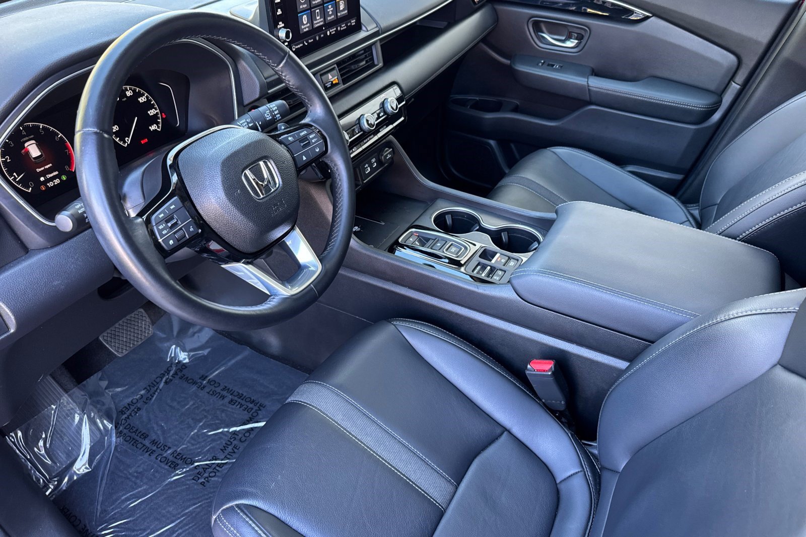 Used 2025 Honda Pilot Touring image 4