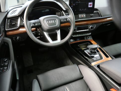 Used 2023 Audi Q5 e Premium w/ Convenience Package AWD/4WD image 2