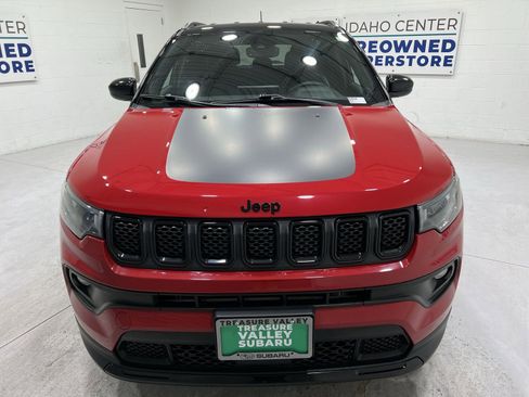 Used 2023 Jeep Compass Latitude w/ Convenience Group AWD/4WD image 3