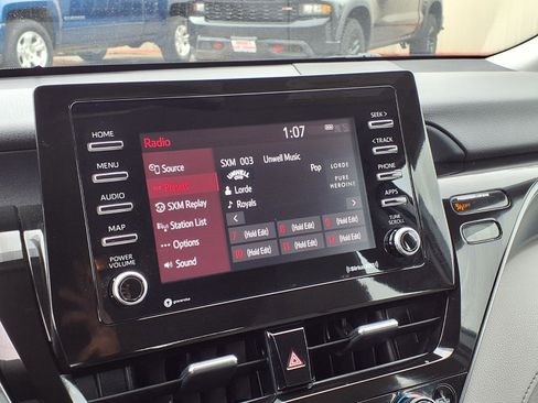 Used 2023 Toyota Camry SE image 9