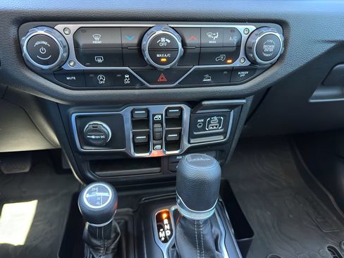 Used 2024 Jeep Gladiator Sport AWD/4WD image 21