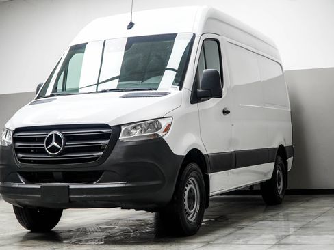 Used 2022 Mercedes-Benz Sprinter 2500 image 7