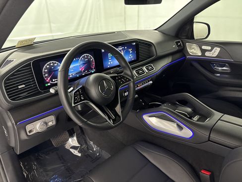 Certified 2025 Mercedes-Benz GLS 450 4MATIC image 4
